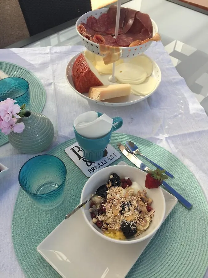 B&B Casa Louisa, Torre Del Mar- Valleniza ベレス 0*,  スペイン